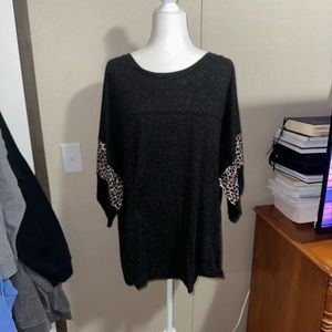Gray Leopard print sleeve tee